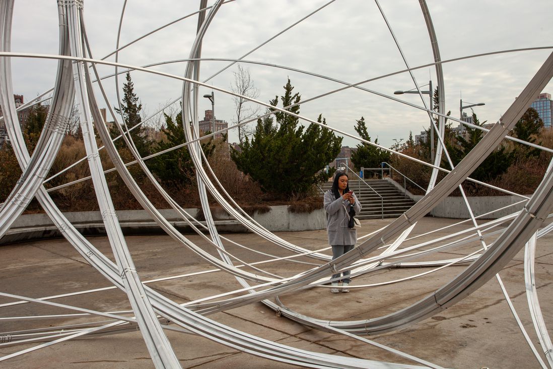 Photos of Antony Gormley's new aluminum tube sculpture "New York Clearing"